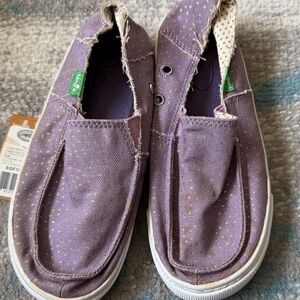 Sanuk Girls size 1 Slip-On Shoes